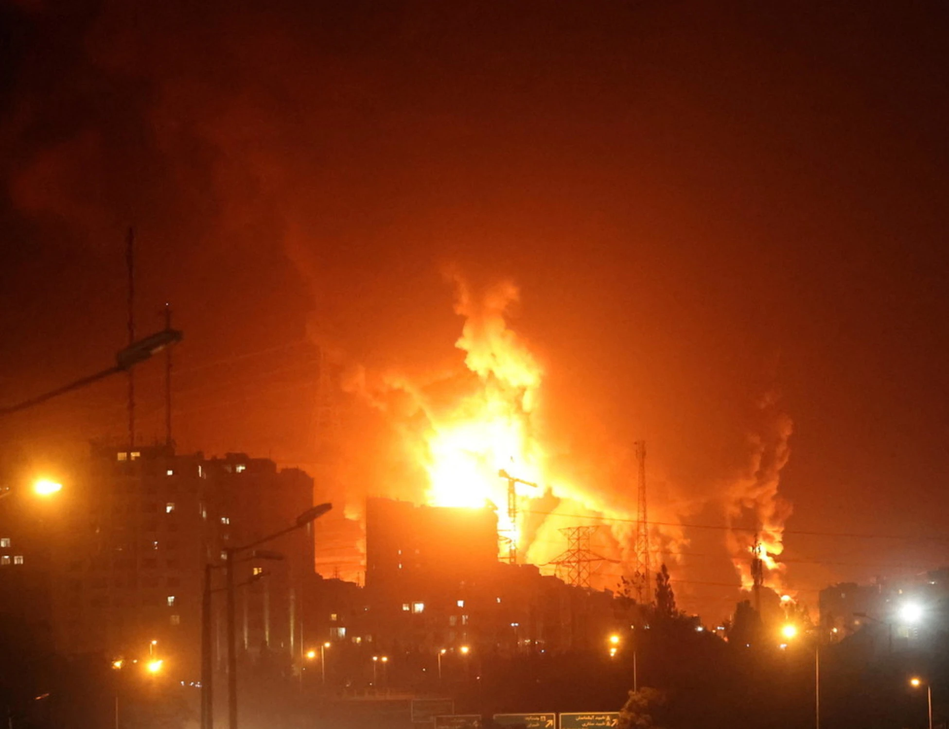 Iran, la diretta. Colpito consolato Usa a Dubai, rifugio di scienziati nucleari in polvere: Mojtaba Khamanei è la nuova guida suprema