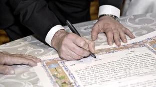 Castiglione Cosentino, chiede il certificato di matrimonio? Un'impensabile scoperta