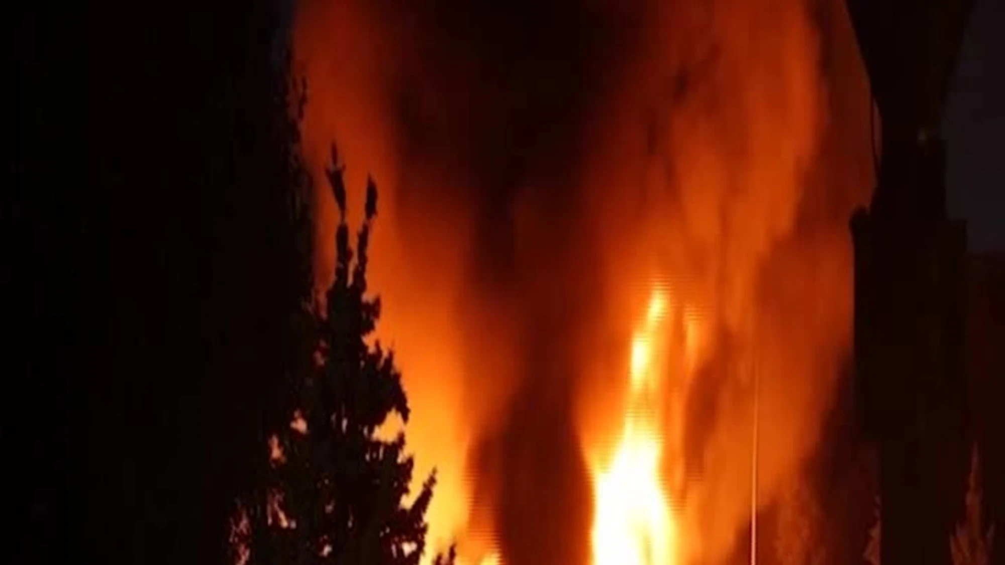 Ucraina: attacco russo su Sumy, in fiamme una stazione di servizio