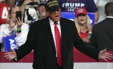 Iran, Trump avverte: "Stasera colpiremo duramente. Presto anche Kharg sarà nostra"