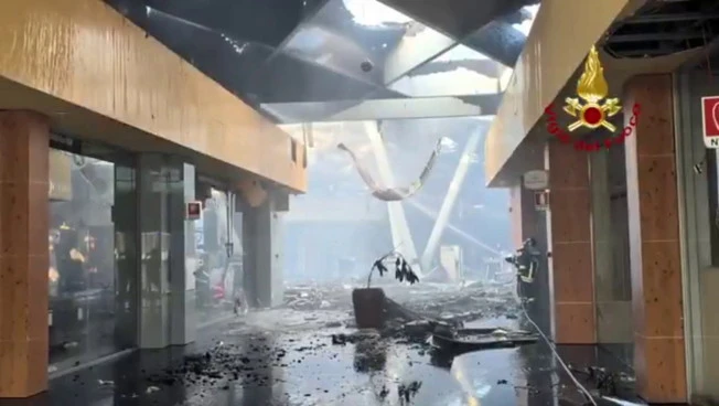 Incendio al centro commerciale Conca d'Oro a Palermo, si spengono ultimi focolai