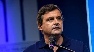 Carlo Calenda punito dai sondaggi: Azione non toglie voti a Berlusconi, le cifre