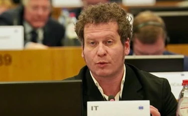 Umberto Bossi, il leghista Matteo Bianchi rinuncia al seggio: "Nessuno ne è degno"