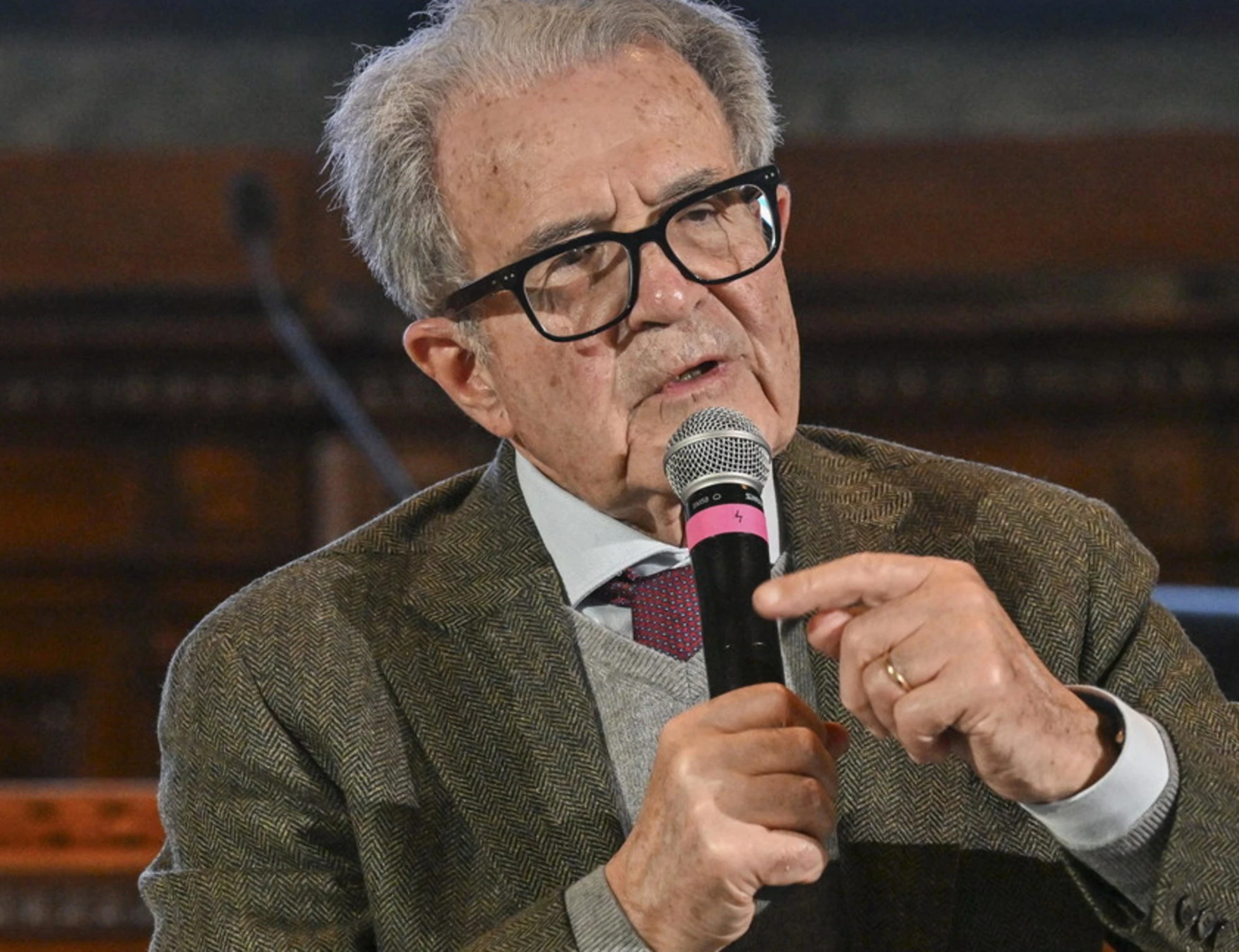 Ernesto Maria Ruffini, il suo logo: aiuto, torna Romano Prodi