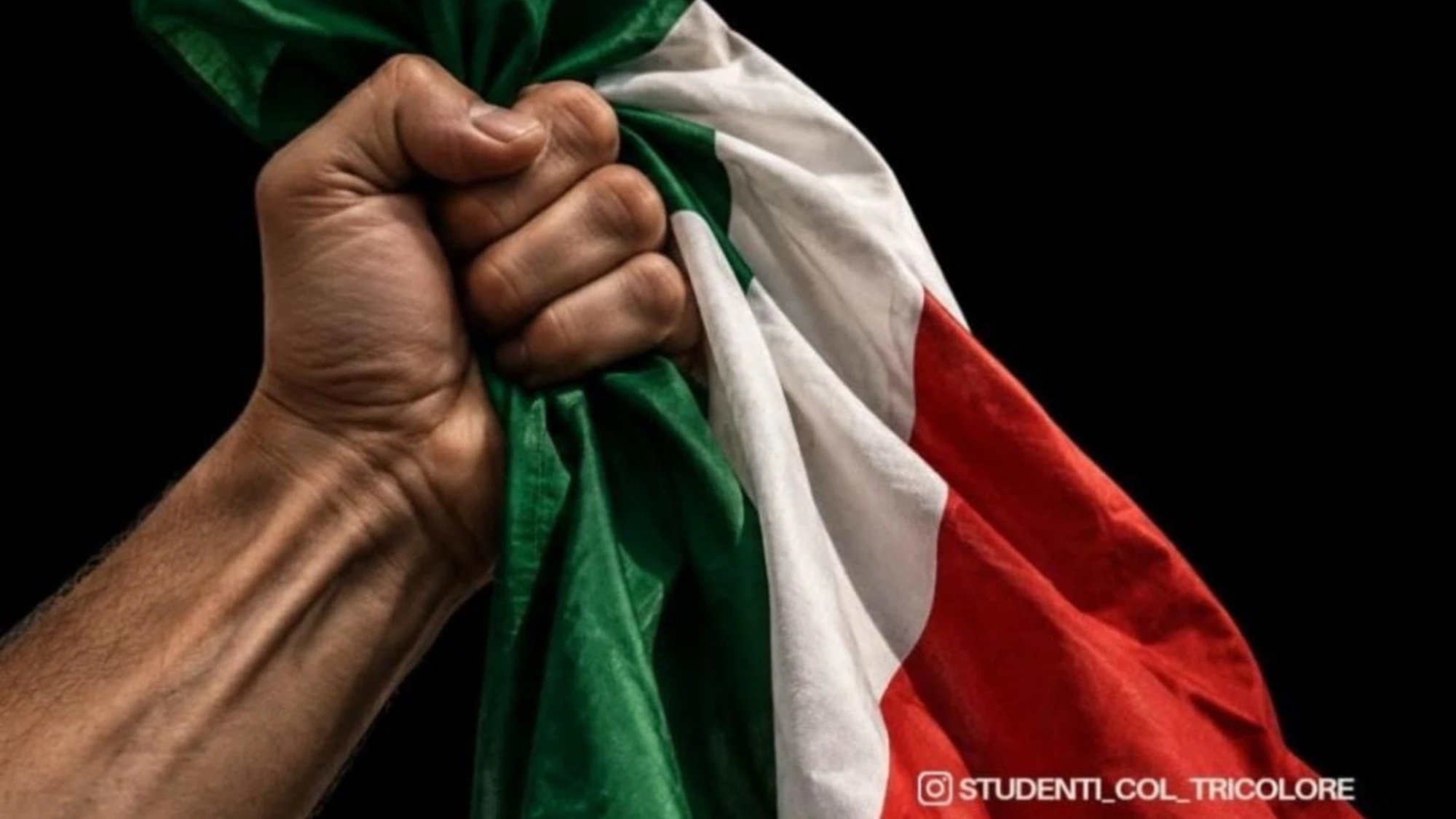 Sabato 24 ottobre alle ore 10 il coordinamento Studenti col Tricolore promuove un presidio pacifico in Piazza XXV Aprile a Milano