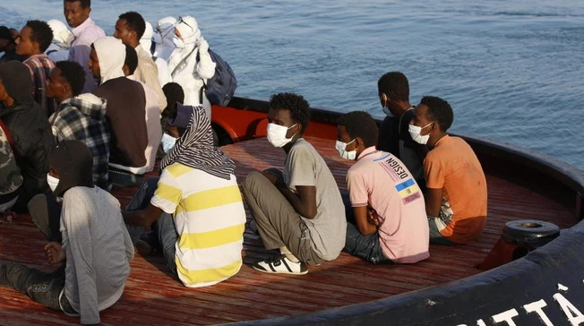 Coronavirus e immigrazione, l'allarme dell'Oms: "Preparatevi subito al peggio", l'epidemia ha raggiunto l'Africa