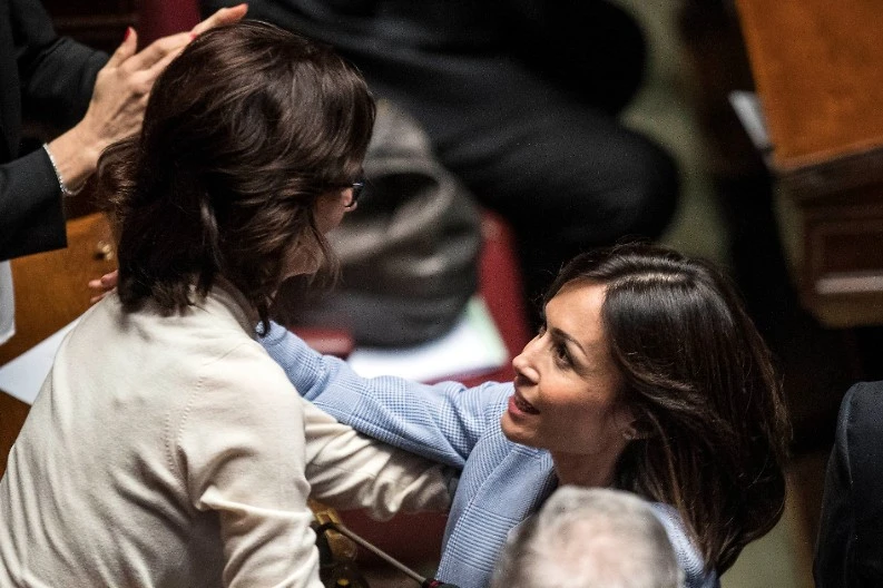 Mariastella Gelmini e Mara Carfagna, altissima tensione sul caso Giovanni Toti e Silvio Berlusconi