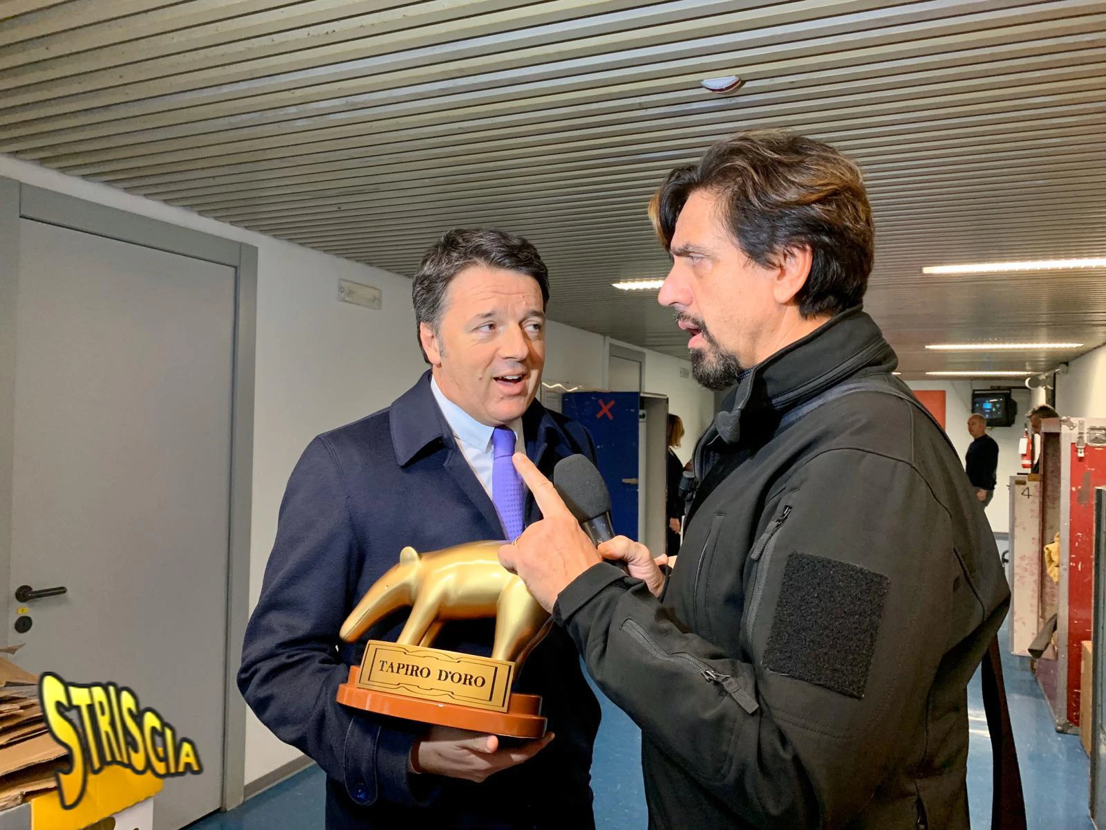 Striscia la Notizia, agguato e Tapiro d'Oro a Matteo Renzi: il dubbio, leggendo il comunicato di Canale 5
