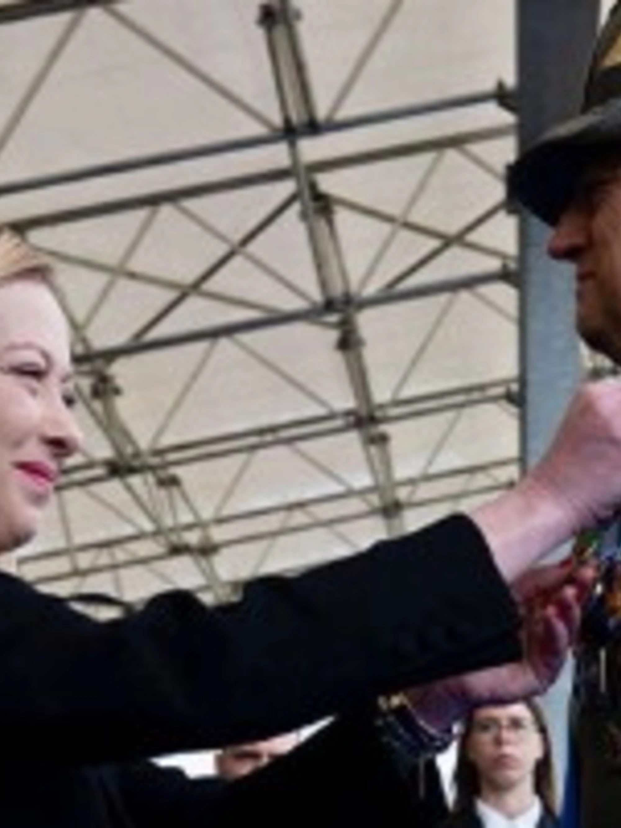 Giorgia Meloni celebra l'Esercito Italiano: "Grazie a ciascuno di voi"