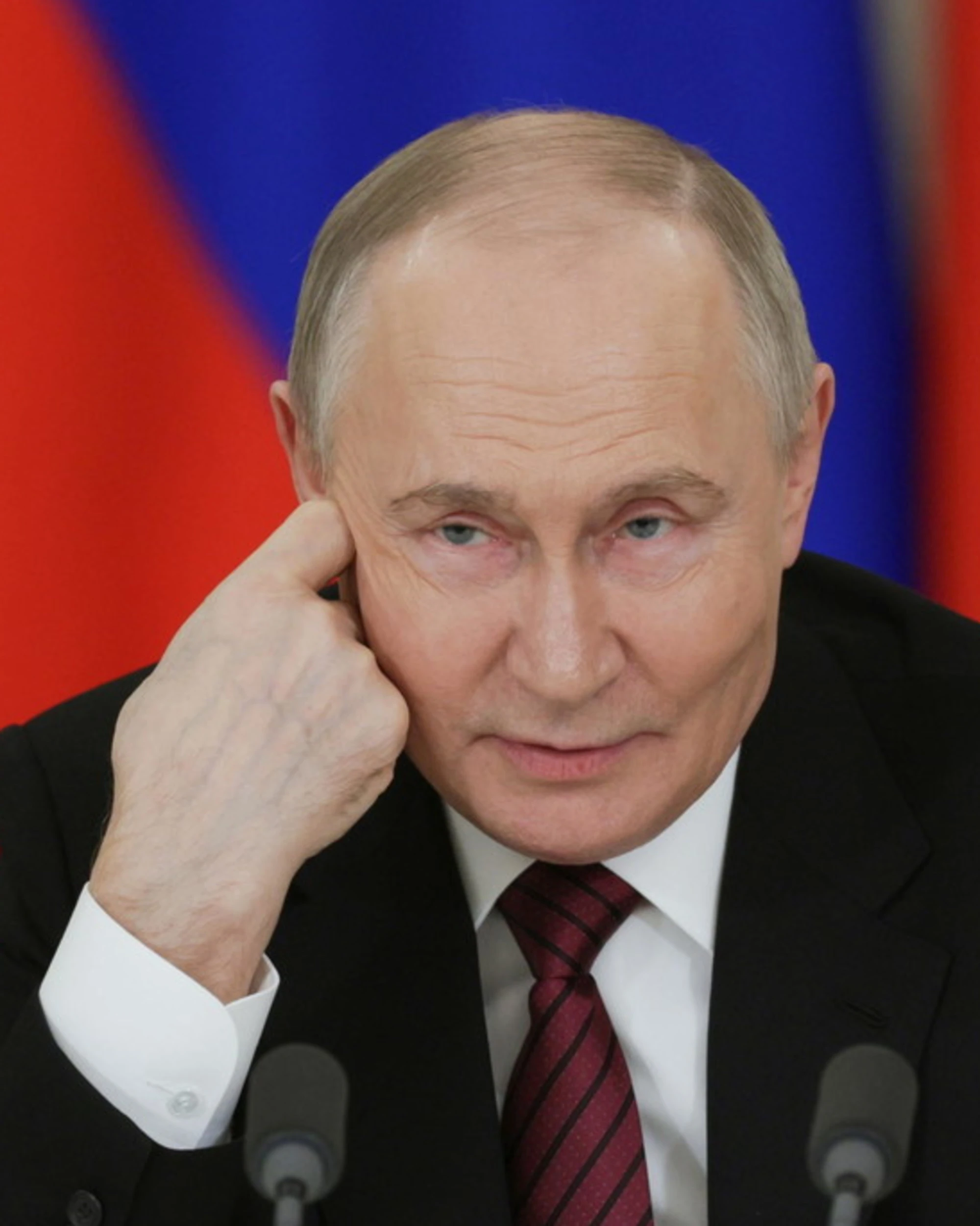 Russia, l'affondo feroce di Vladimir Putin a Macron e Merz: "Deficienti"