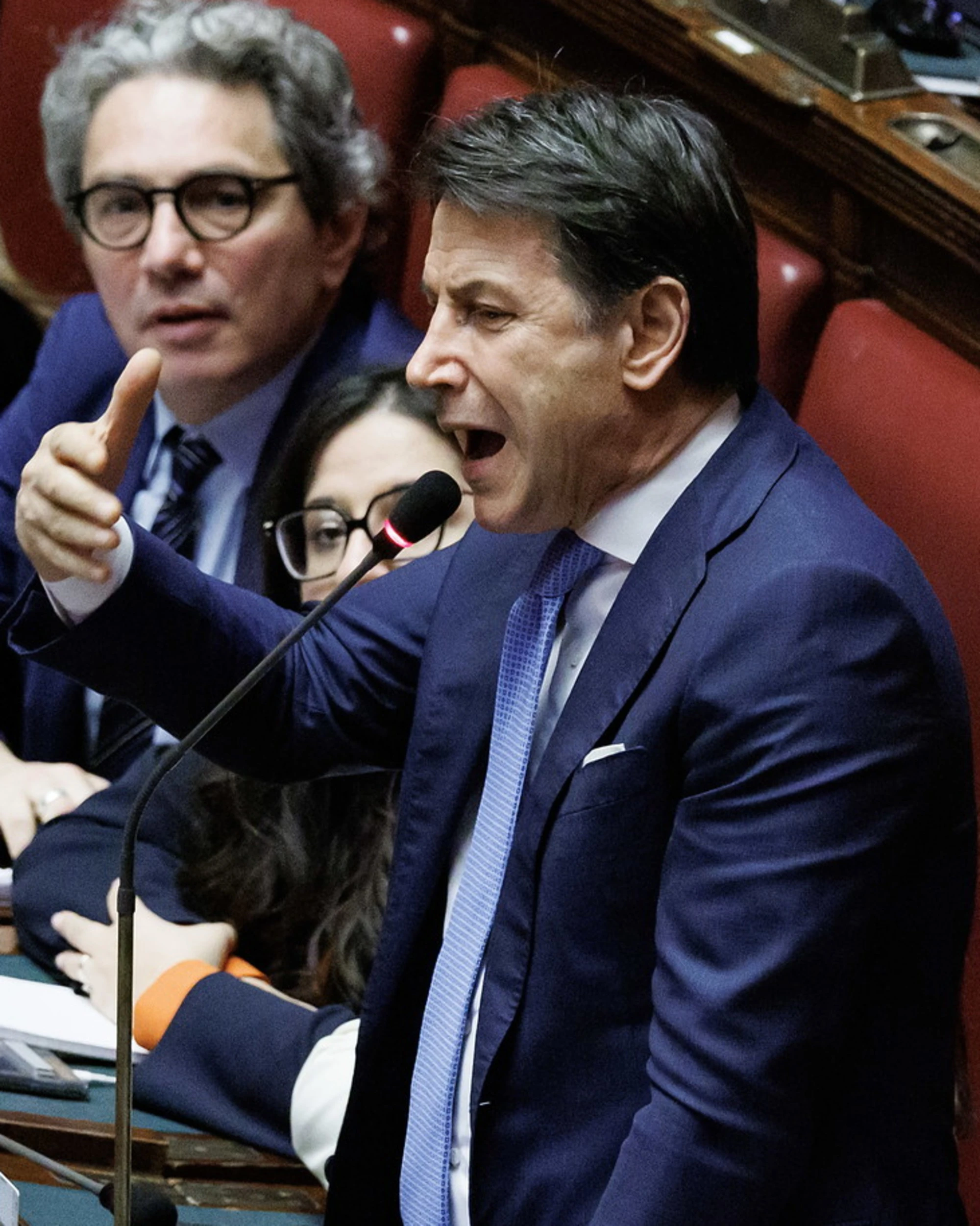 Conte attacca Meloni in Aula: "Caciara", ma lei lo smentisce in tempo record