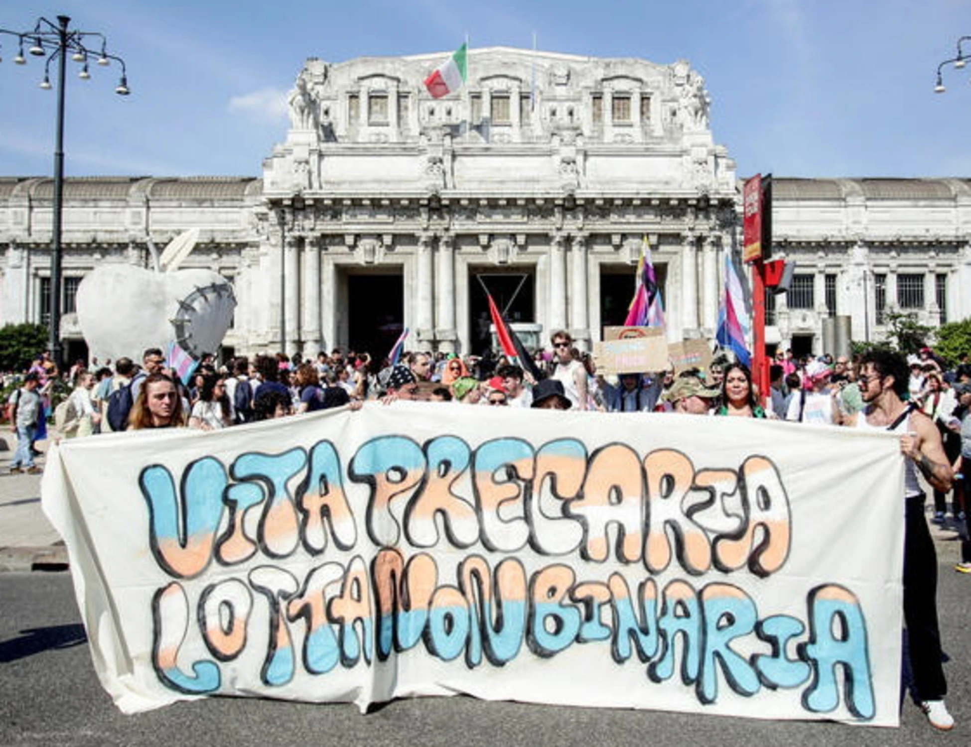 La scrittrice boicottata perché si oppone ai bimbi trans