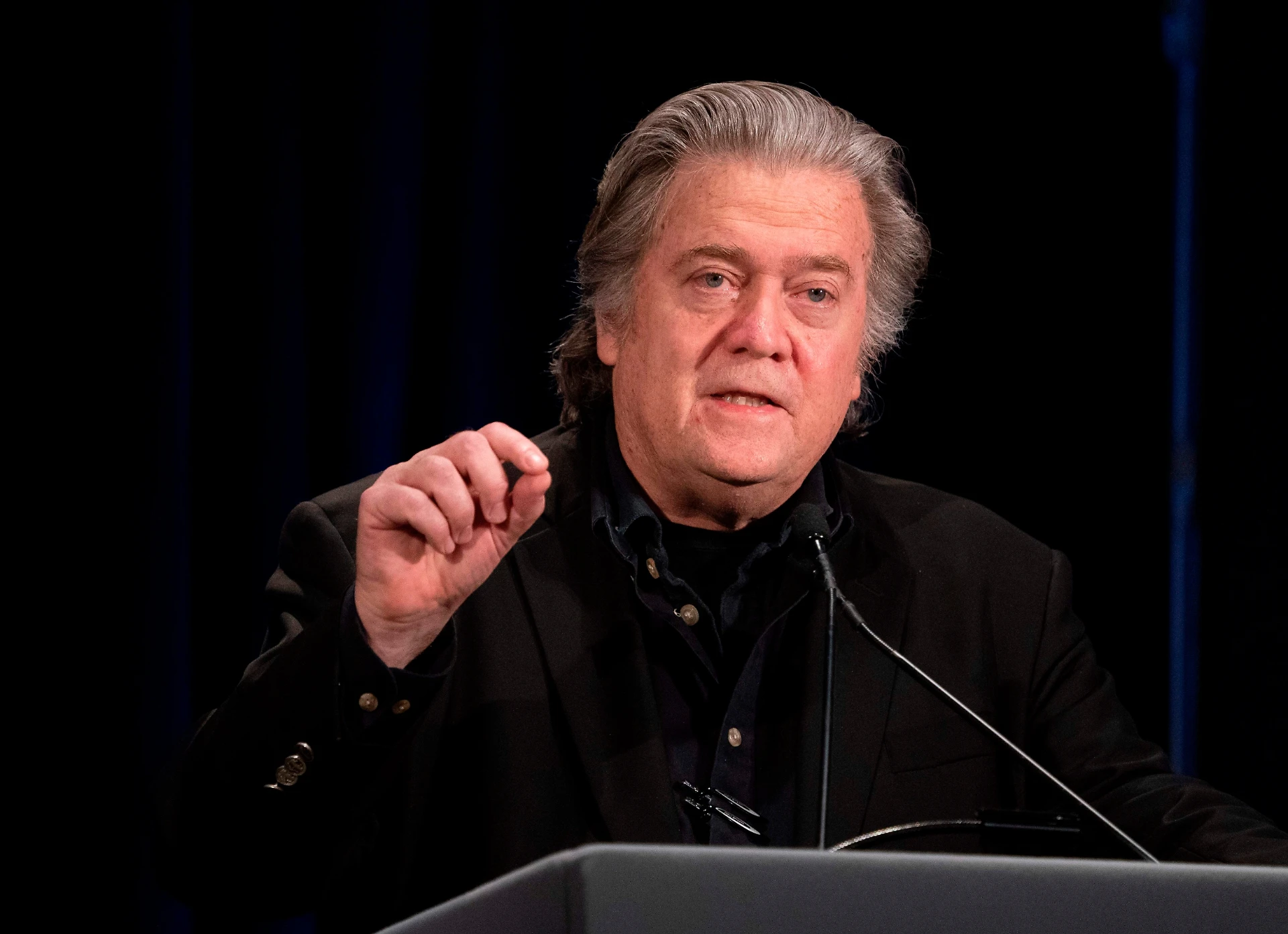 Bannon e Putin, un programma sulla Raidue sovranista: la sfida estrema di Freccero, panico a Viale Mazzini