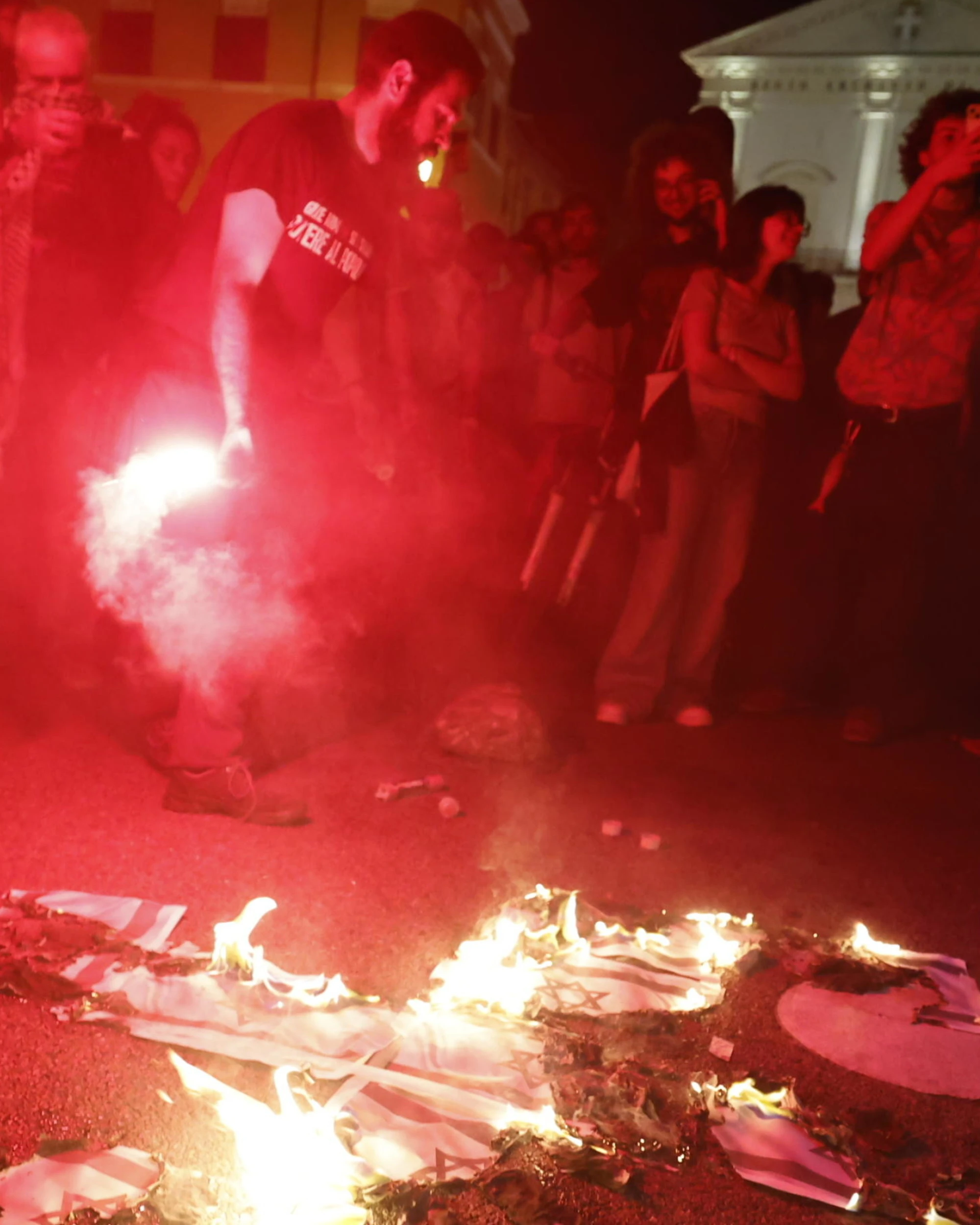 Pisa, pro-Pal violenti graziati dalle toghe: pagano solo i poliziotti