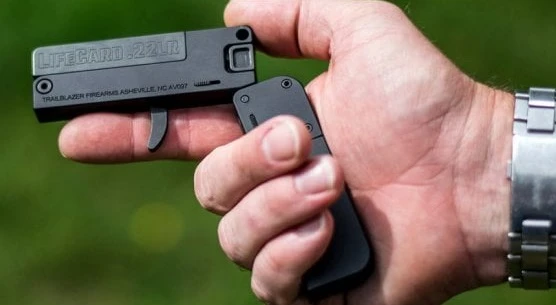 Lifecard.22, la pistola che sembra una macchina fotografica