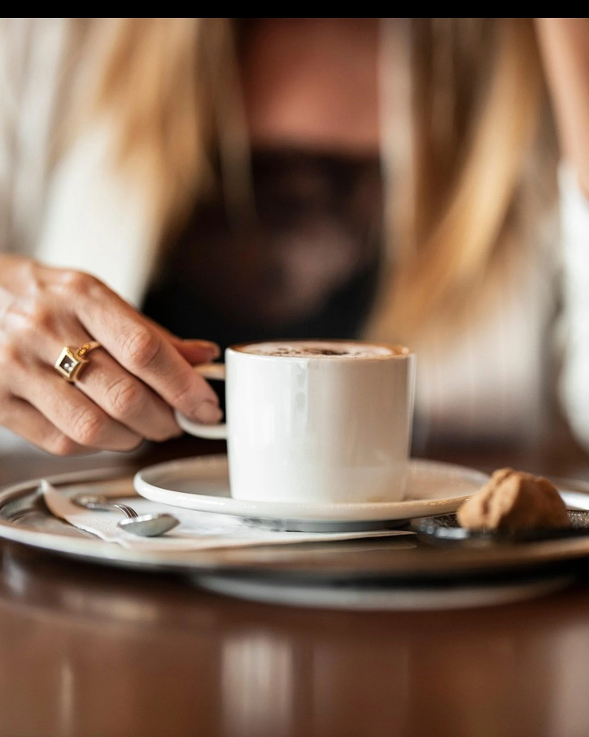 Monza, beve il caffè al bar e finisce in terapia intensiva: cosa c'era dentro