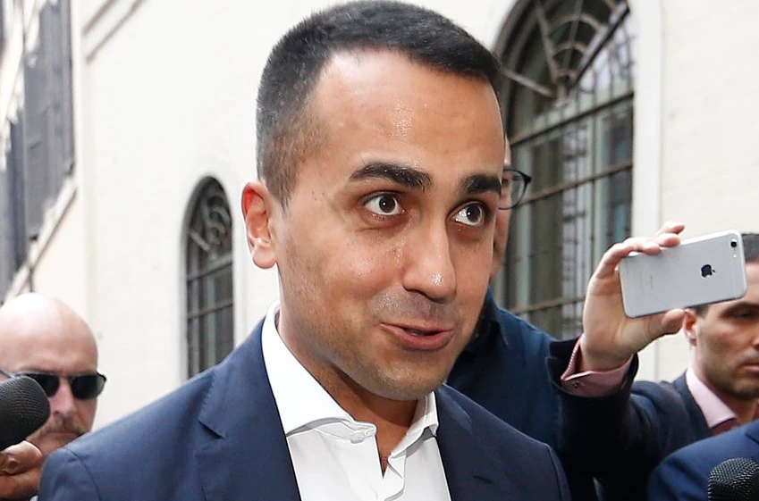 Crisi di governo, Luigi Di Maio disperato: "Prima il sì al taglio dei parlamentari"