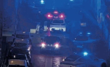 La sfida del branco: 30 contro la polizia