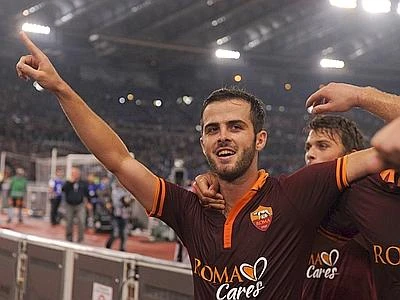 Roma-Napoli 2-0, doppietta di Pjanic. Ottava vittoria consecutiva