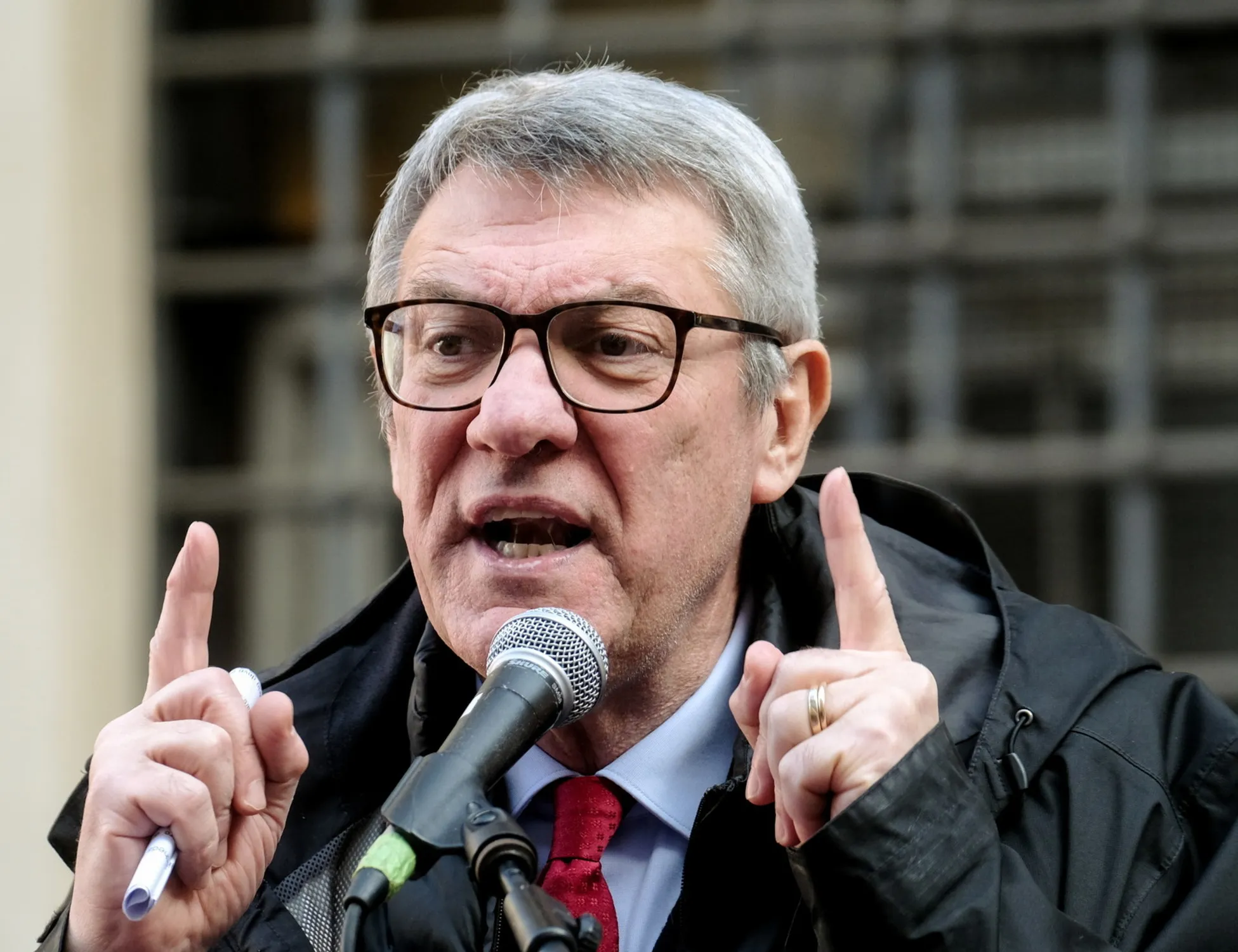 Leggi l'articolo: Sciopero? Toh, come risponde Landini: che fallimento...