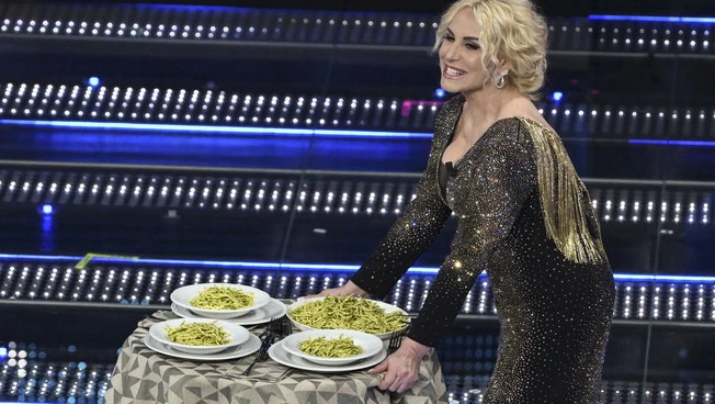 Sanremo 2025, vi è piaciuto di più il Festival di Carlo Conti o quello di Amadeus?