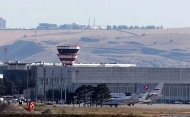 Iran, la guerra nel Golfo in diretta: la Turchia schiera i Patriot, "violazione dello spazio aereo inammissibile"