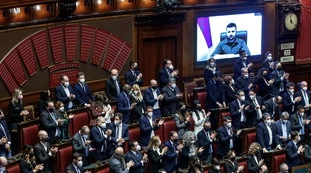 Zelensky, "chi ha contatti internazionali dice che il premier ucraino...": lo strano discorso alla Camera, ora si capisce tutto