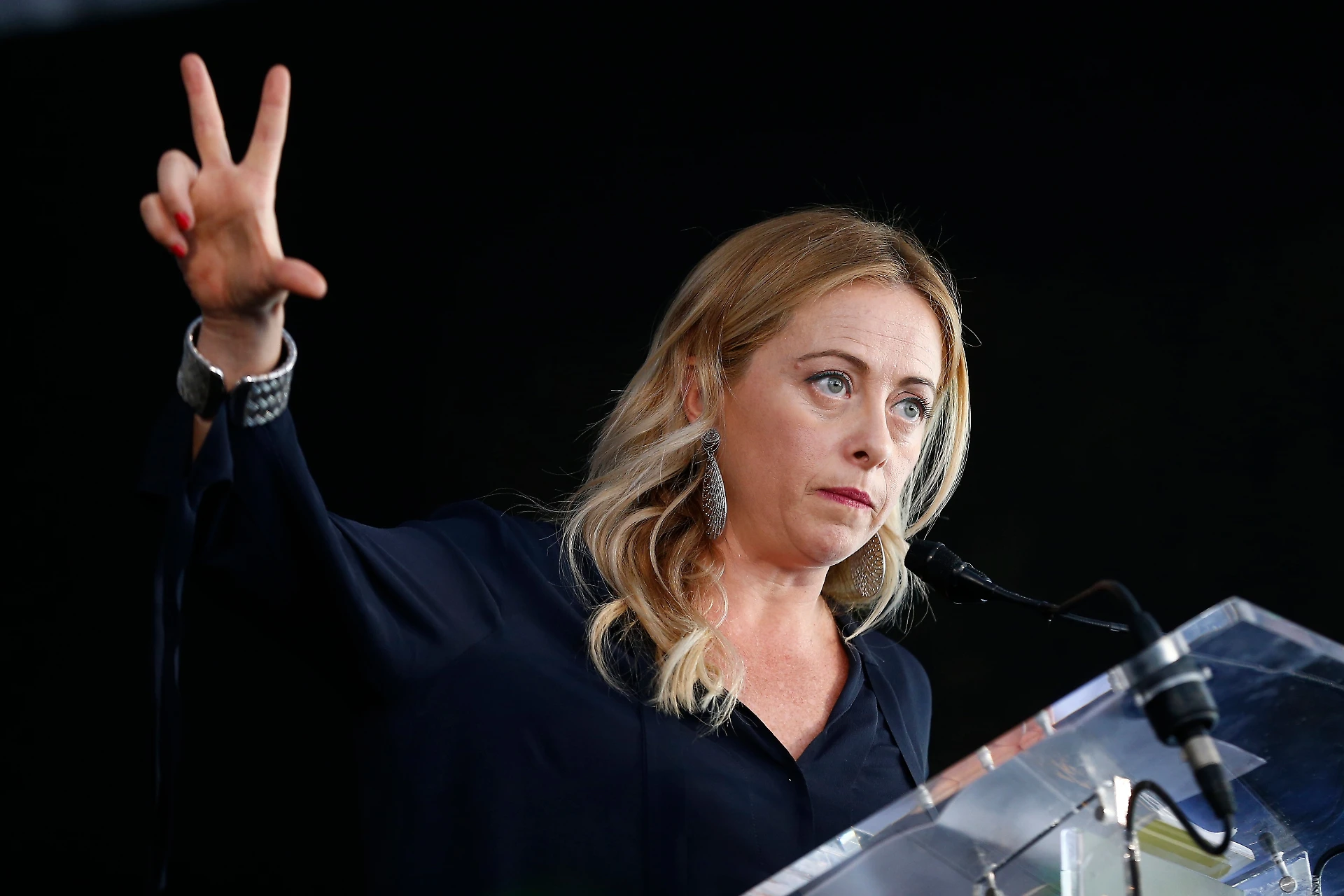 Giorgia Meloni, schiaffo a Luigi Di Maio:"Altroché reddito ai poveri, quest'imprenditore è un grande uomo"