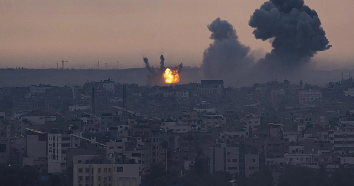 Israele, il piano per entrare a Gaza. Hamas: “Uccideremo gli ostaggi”. Due italiani dispersi