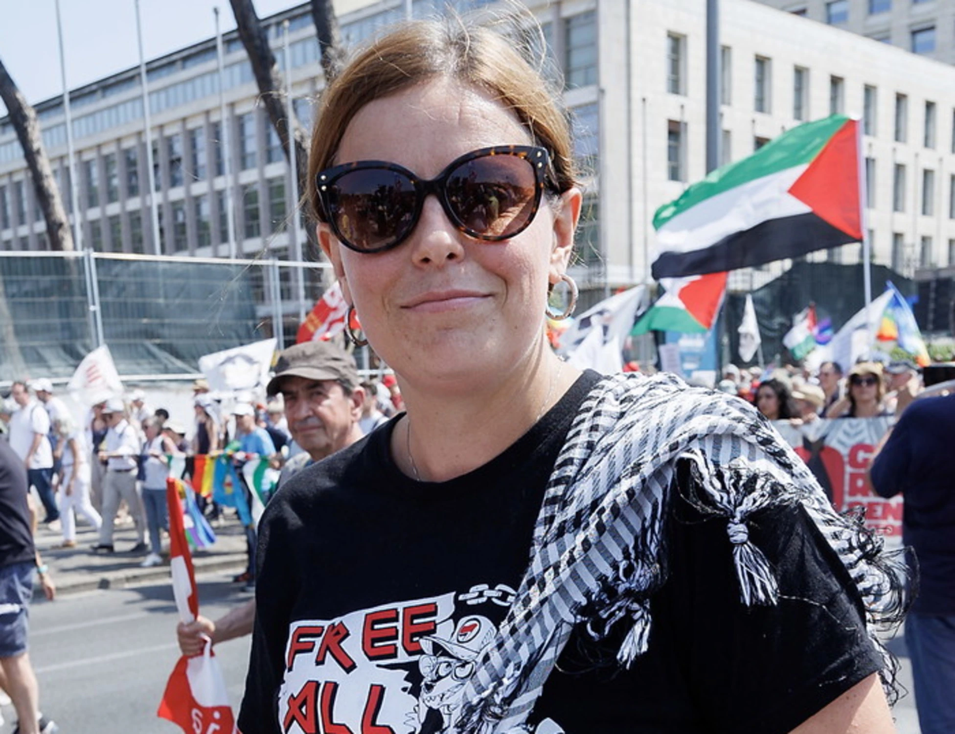 FdI contro Ilaria Salis: "Il suo senso della patria, se questa è una parlamentare europea"