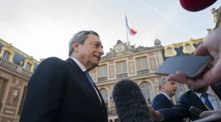 "Di notte sui binari...". La missione top secret dei servizi: il viaggio e l'allerta per Draghi