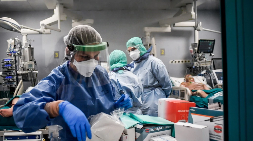 Coronavirus, nel bollettino del 7 agosto i positivi sono 552: dato più alto da maggio
