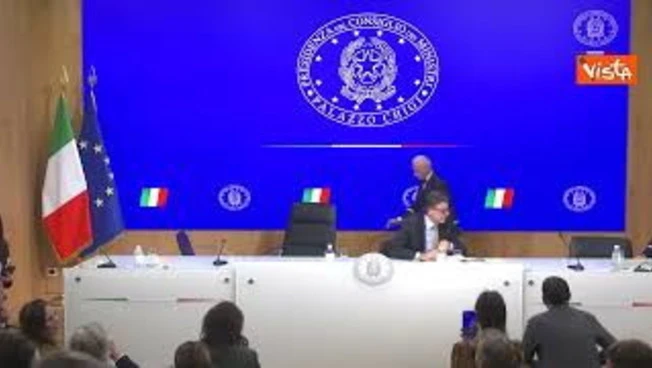 Giorgetti a cronisti: Scusate non sono in formissima, sono appena atterrato da Washington