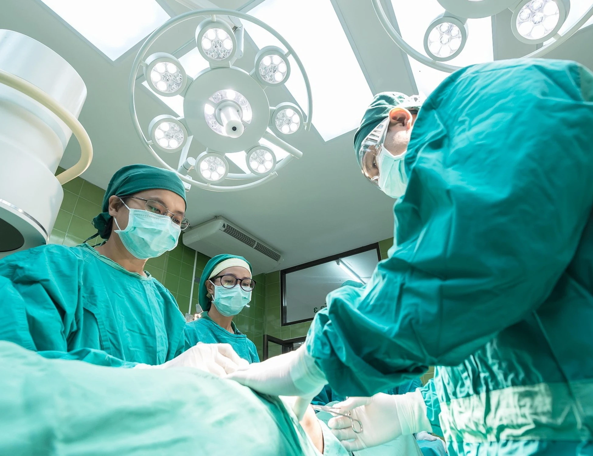 Ancona, si scrive la storia: operata al cervello, ecco come la risvegliano