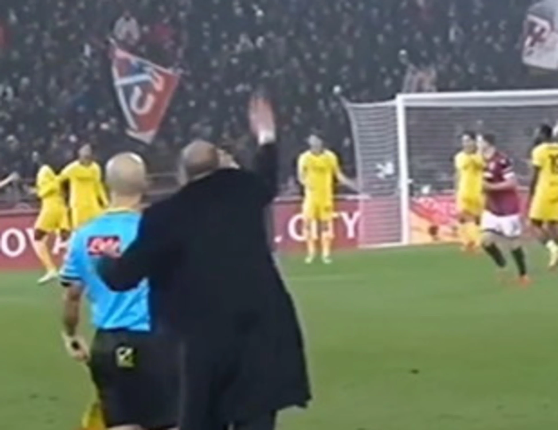 Milan, Allegri sbrana Estupinan: colpo di tacco, volano insulti a microfono aperto