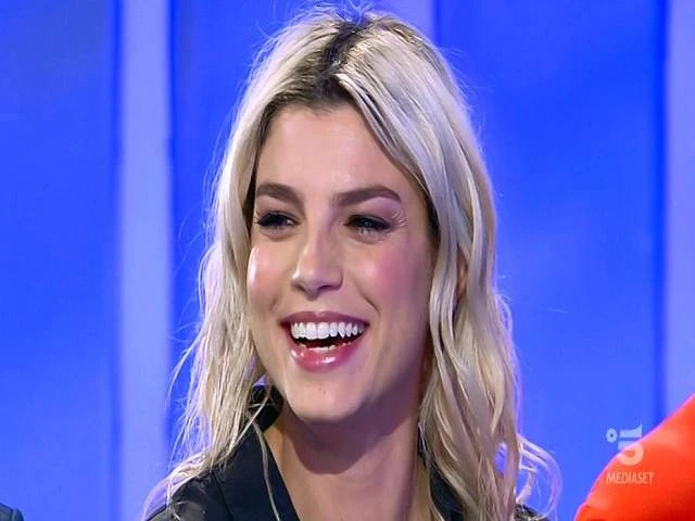 C'è posta per te, clamorosa Emma Marrone: cosa le sfugge nella risposta al fan down