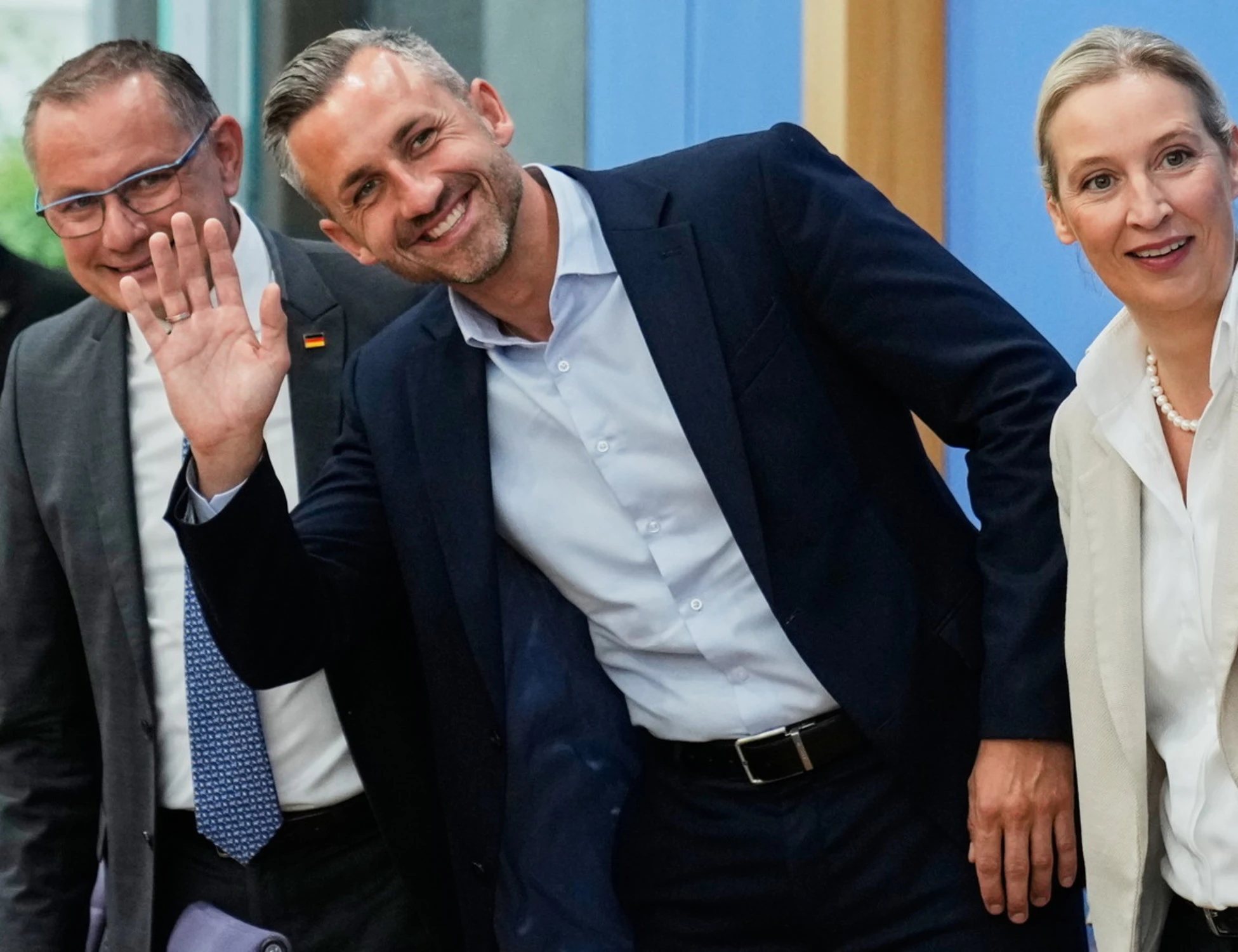 Sondaggio, l'Afd vola al 30 per cento: stacca per la prima volta di dieci punti la Cdu-Csu