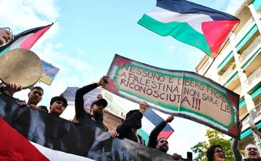 https://media.liberoquotidiano.it/hNPJV-7npf7gUxn1ZU7jn3oZAthkg1tXUwstZXtuuGQ/width:800/quality:90/aW1hZ2VzLzIwMjUvMTAvMTQvMTYzNjM5NDgxLTc0YjMyOWMzLWQyMzYtNGQ4Yy05NTU0LTBkMjZjNTk3MGFhMC5qcGc.webp