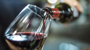 Coronavirus, vino in quarantena: colesterolo, cuore, depressione e ansia? Gli effetti sulla salute