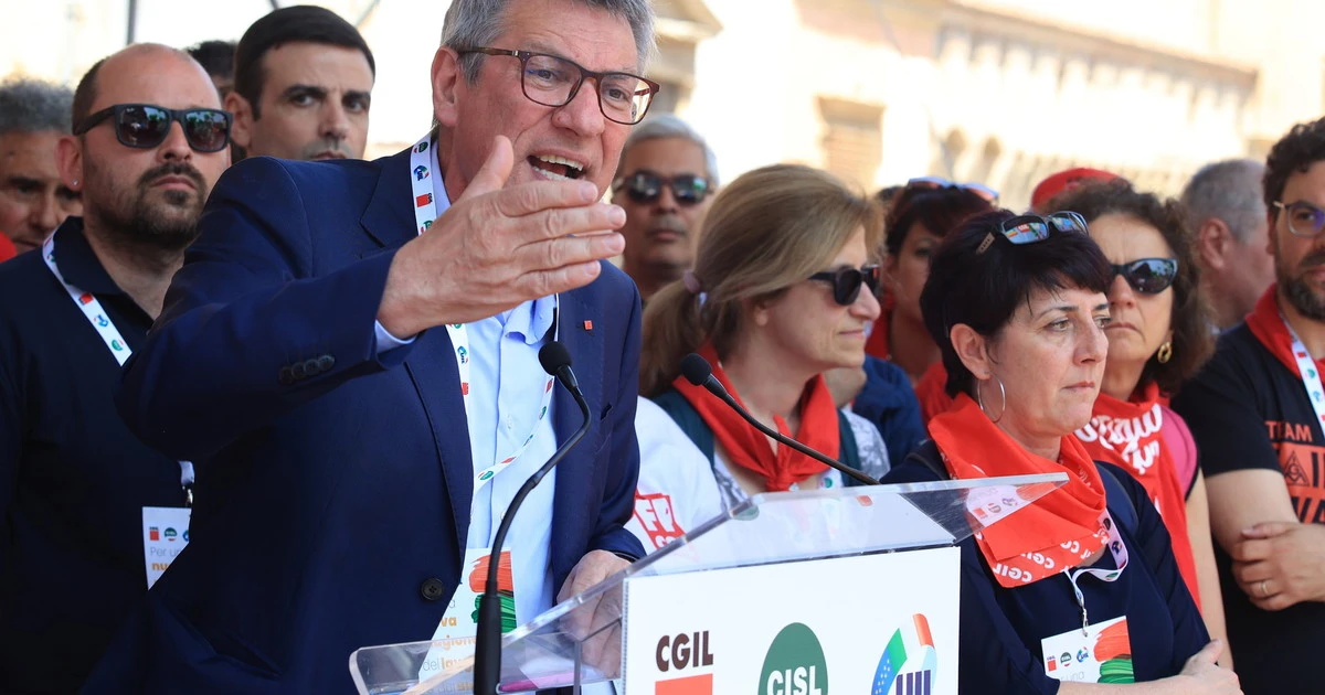 Maurizio Landini sfriziona: più soldi in busta paga? Lui protesta in piazza