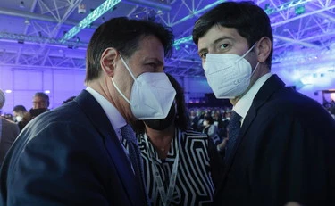 Covid, respiratori e voli cinesi: nuove ombre sulla pandemia