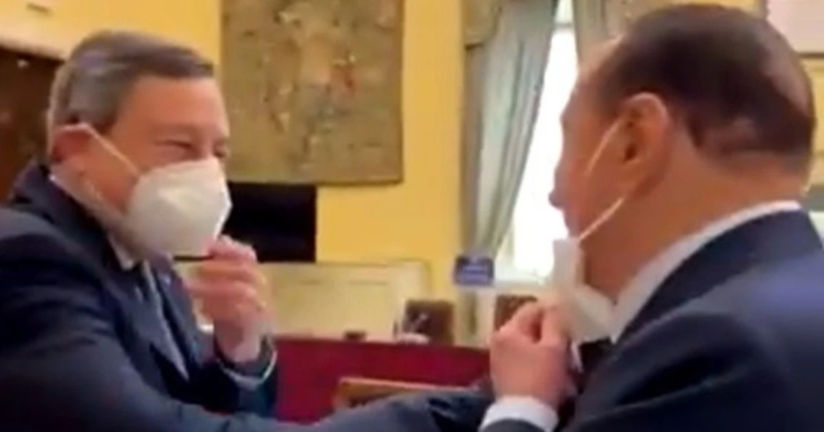 Silvio Berlusconi, il tentativo con Mario Draghi sui nomi dei ministri: "Ti invio una cartellina", "No grazie"