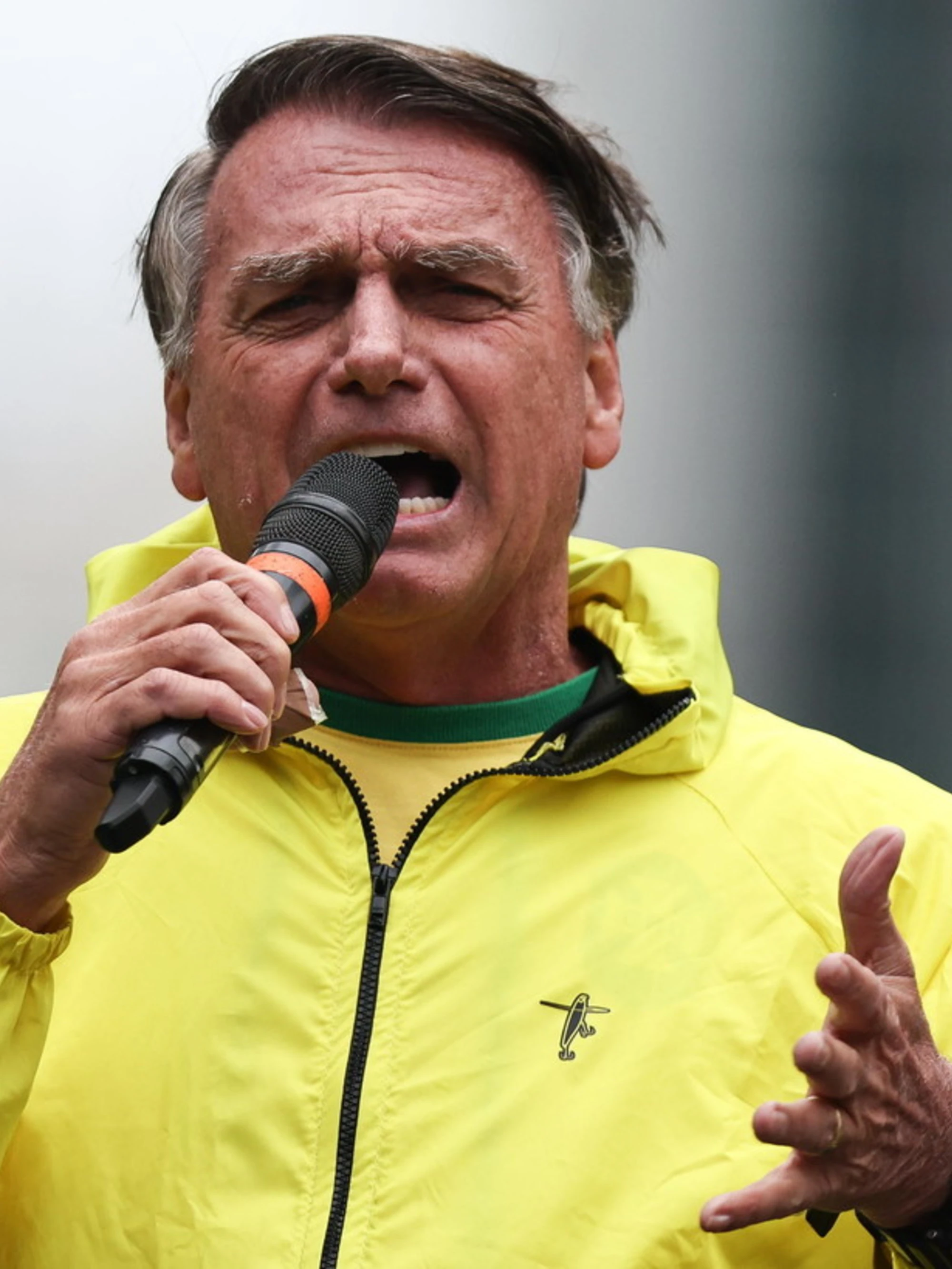 Bolsonaro in terapia intensiva: accusato di golpe in ospedale