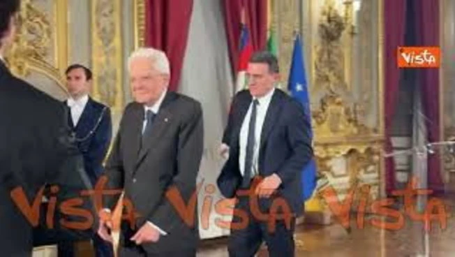 Applauso per Mattarella al termine del suo intervento a cerimonia Ventaglio con Stampa Parlamentare