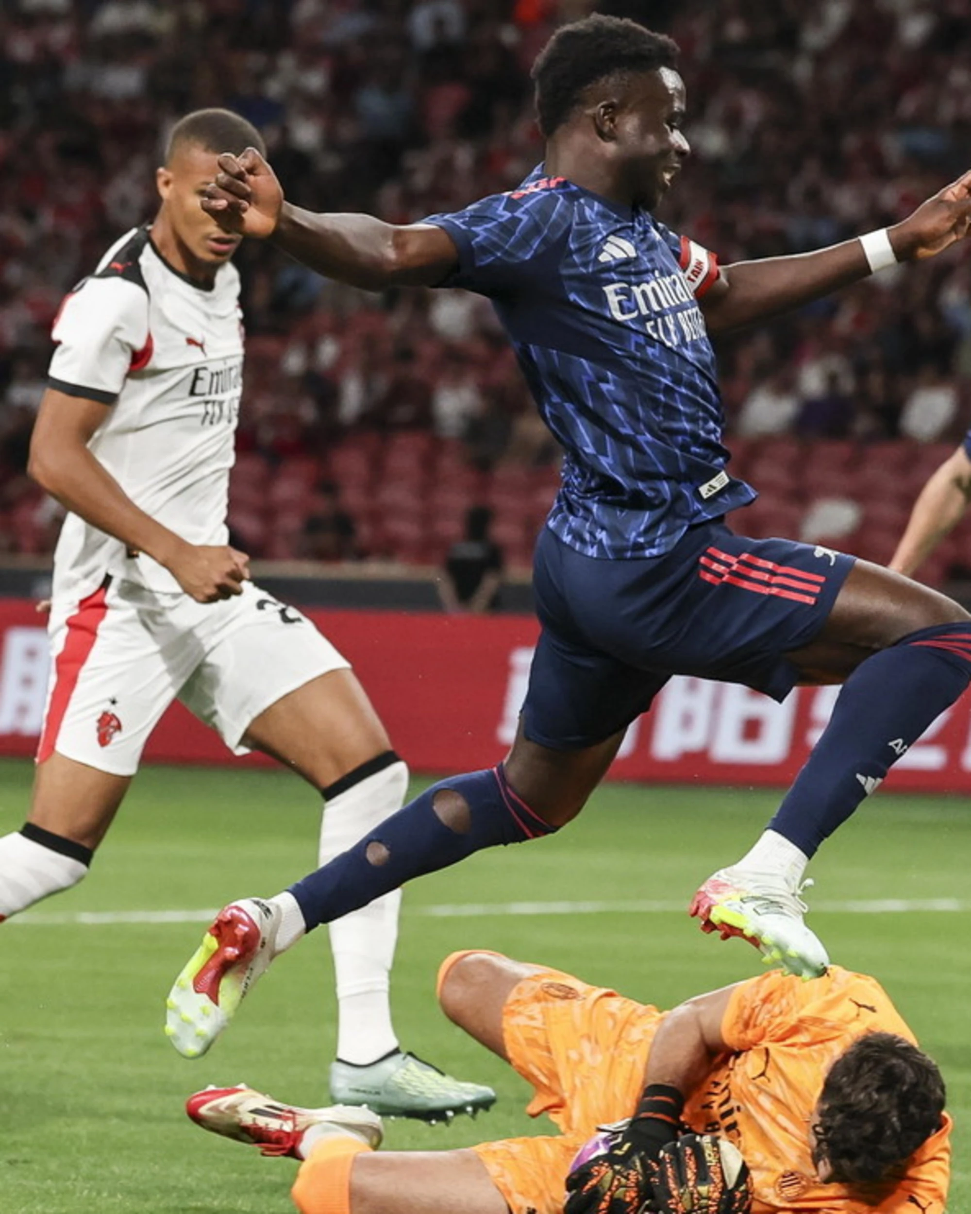 Milan, la sconfitta contro l'Arsenal? I tifosi sfottono Allegri: "Ottimo primo tempo"