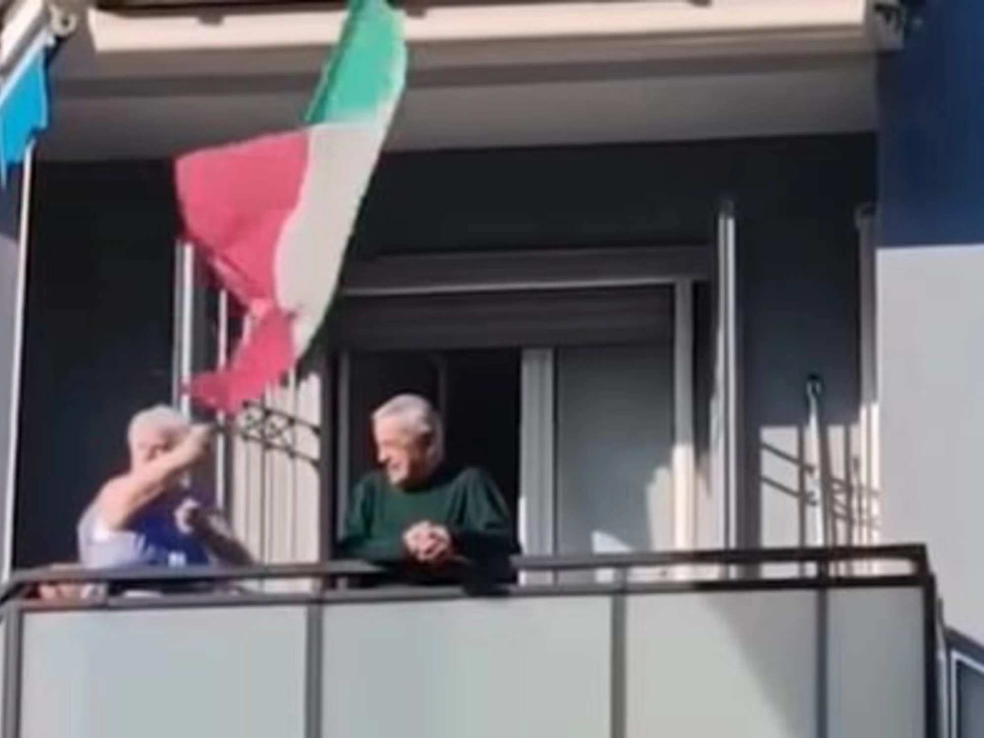 I vergognosi insulti a "Nonna Patria": esplode il caso
