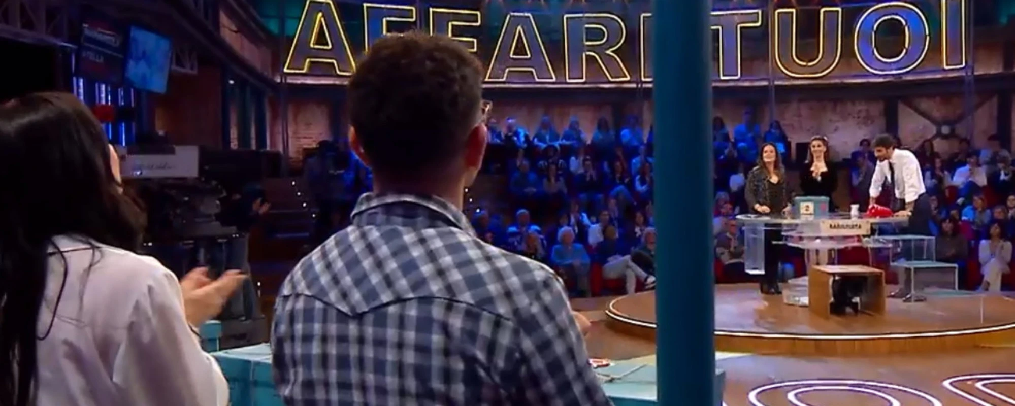 "Come il cacio sui <br />maccheroni": assurda<br /> coincidenza in studio