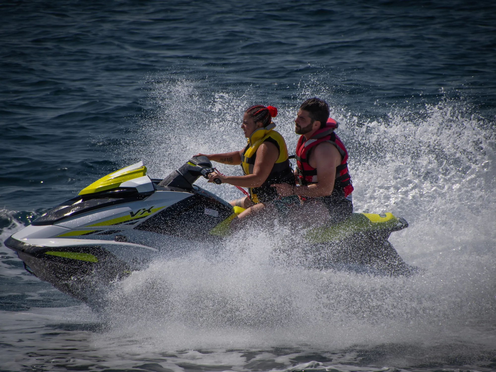 Leggi l'articolo: La moto d'acqua si ribalta, 16 ore alla deriva: come li trovano