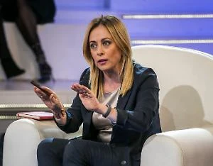 Giorgia Meloni sfida la sinistra: "Siete ipocriti, criticate me e non il proclama della sardina musulmana"
