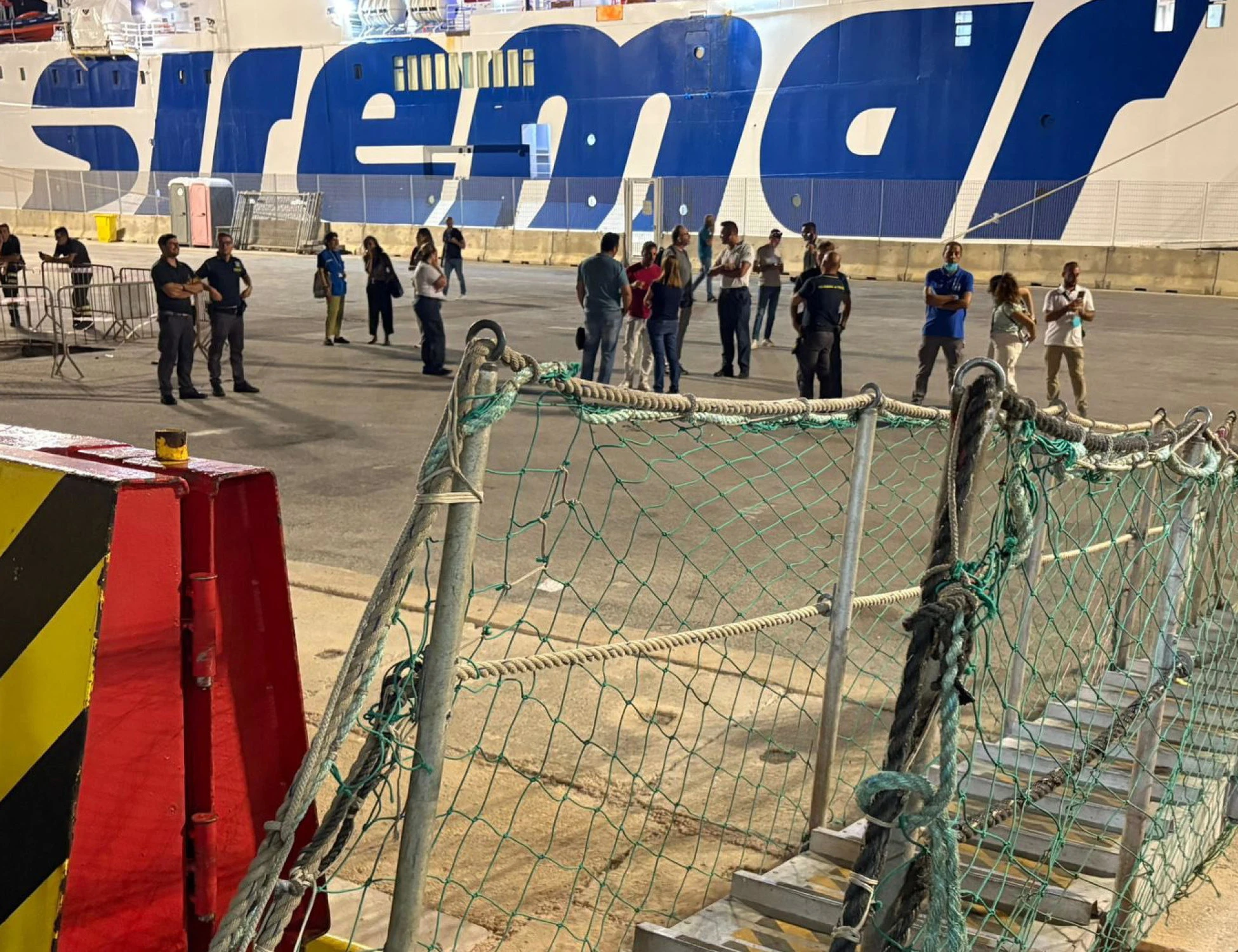 Mediterranea, il capomissione: "Perché siamo stati costretti a sbarcare a Trapani"